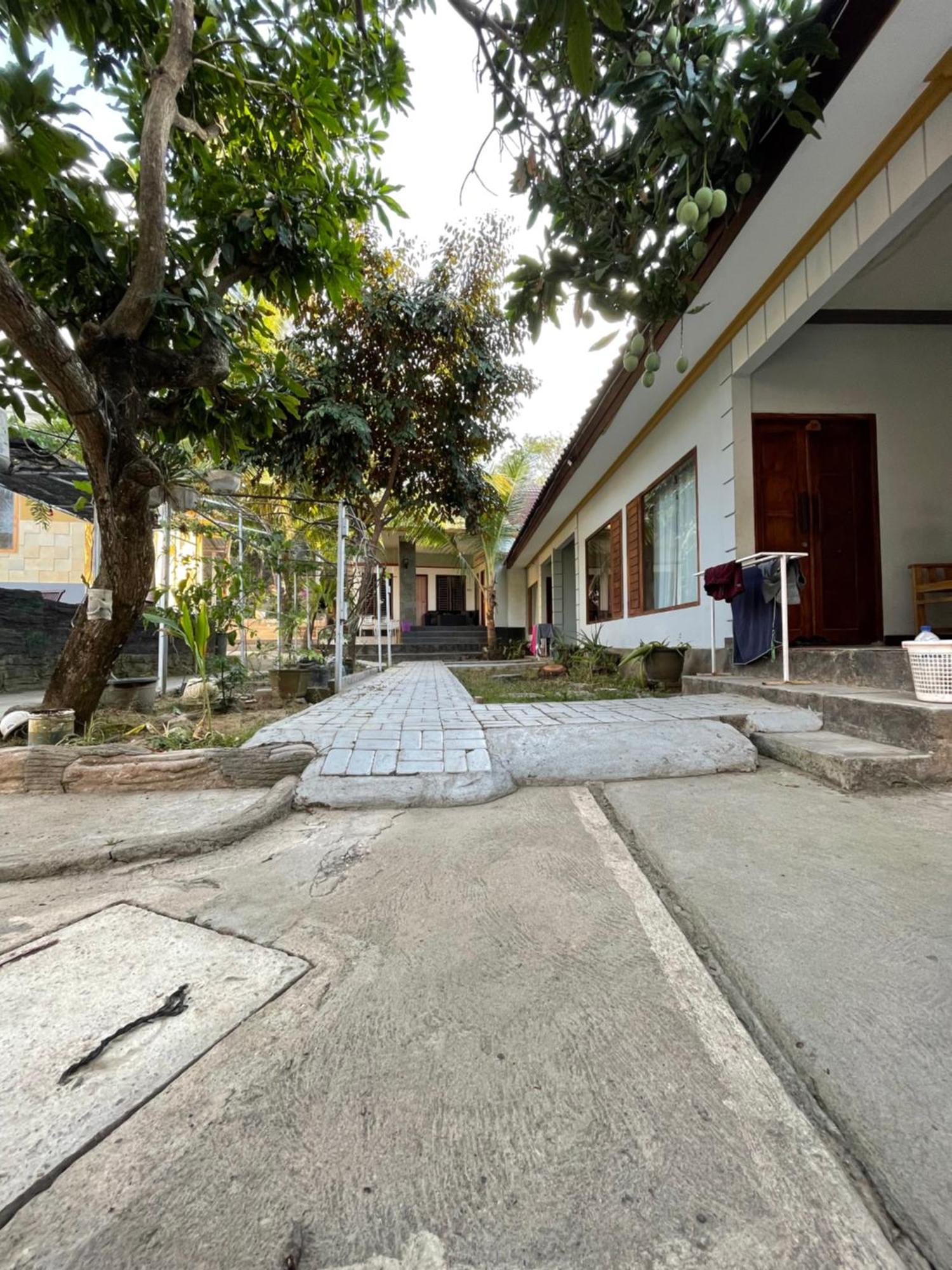 Tri Putri Homestay Kuta  Екстериор снимка
