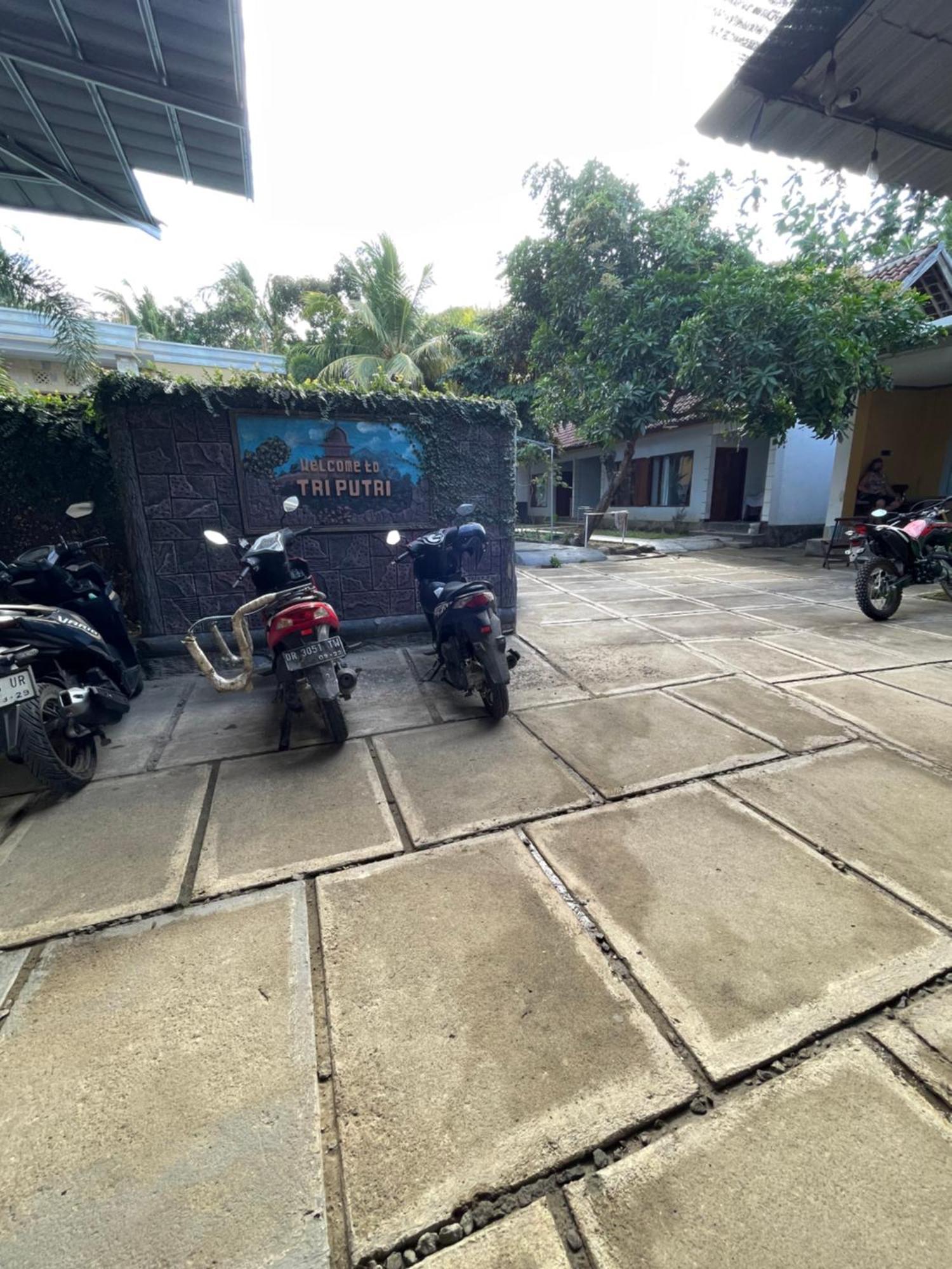 Tri Putri Homestay Kuta  Екстериор снимка